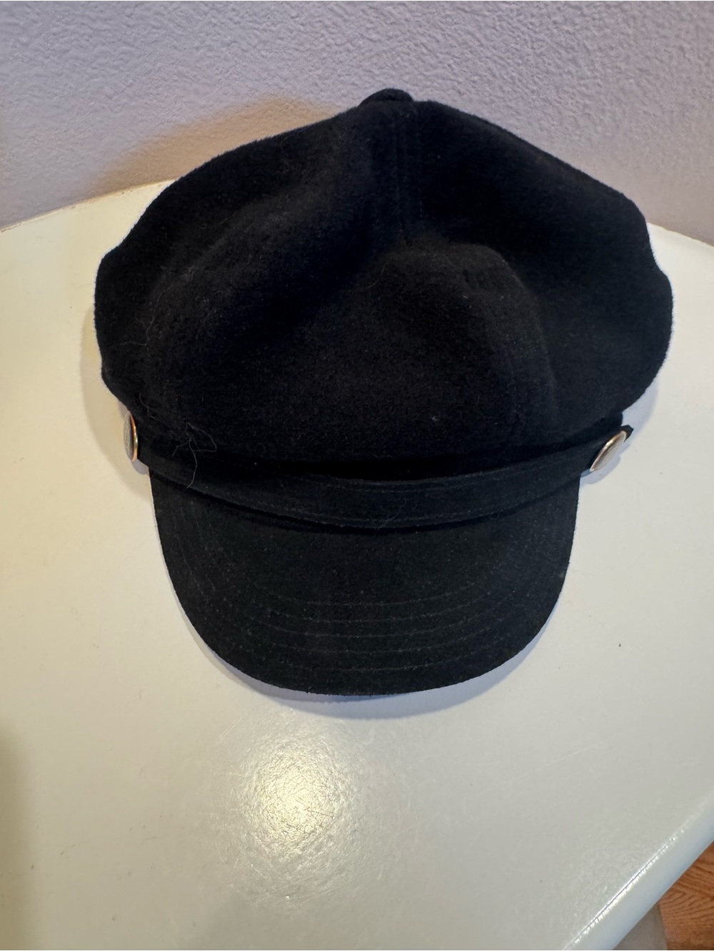 2/$12 🎩 🧣 SALE
Juicy Couture Black Wool Newsboy Cap with Gold Accents